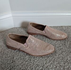 Trask Ali Metallic Perforated Loafer - Dusty Pink - sz 9.5